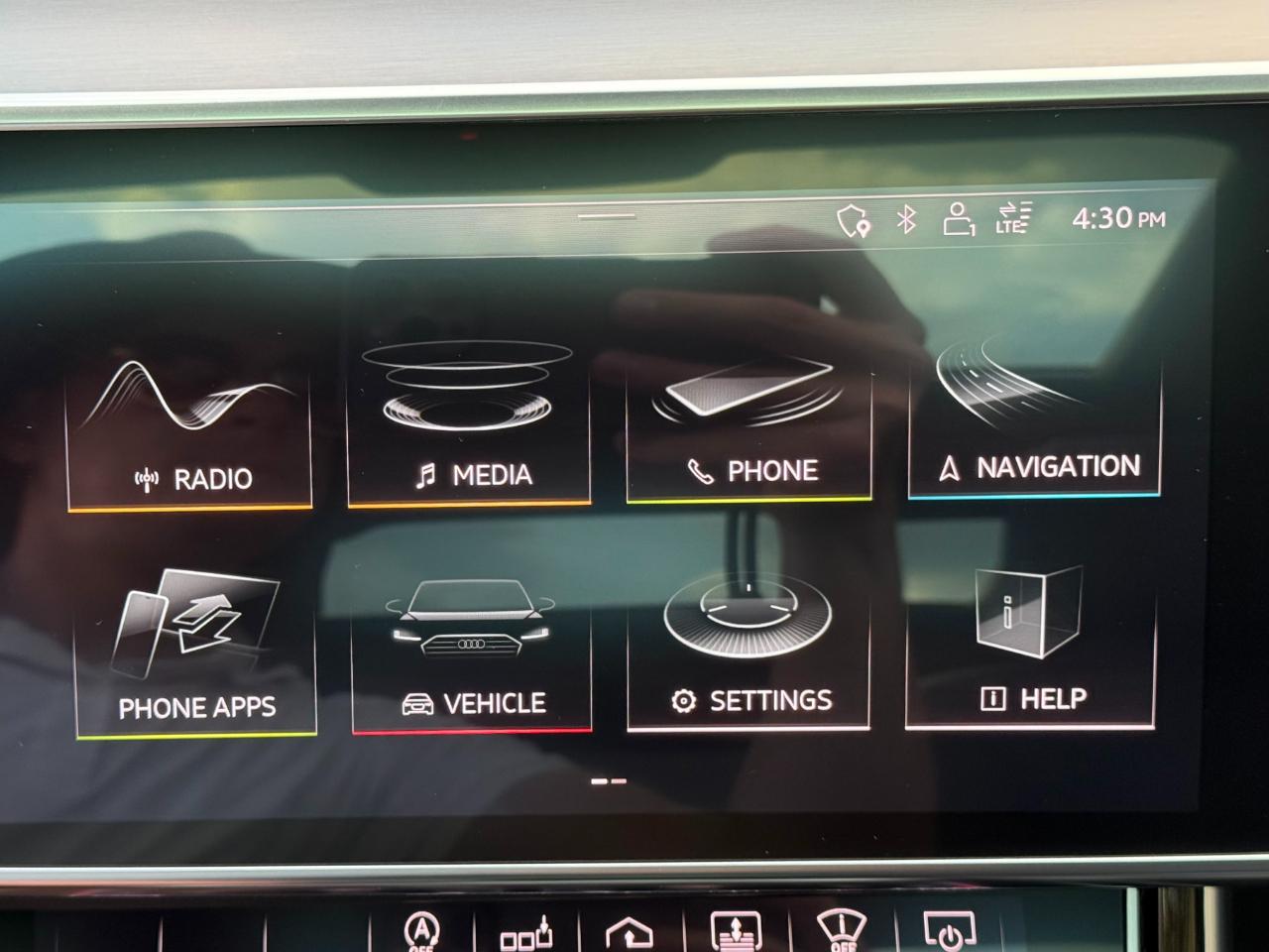 Audi A8 photo 32
