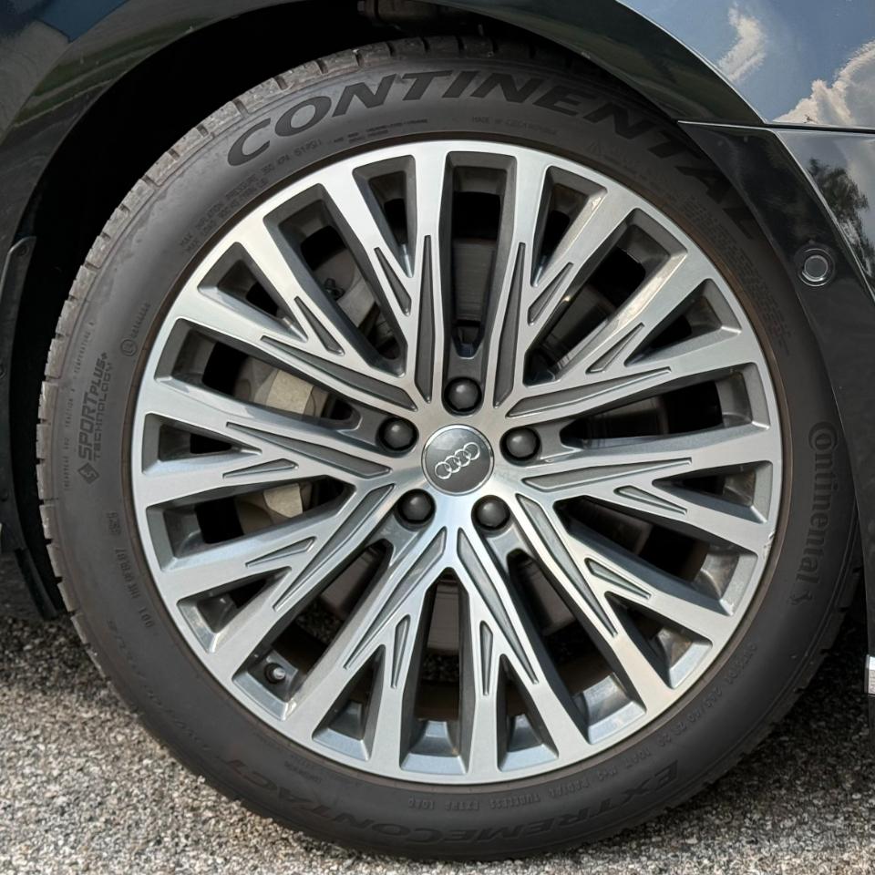 Audi A8 photo 37