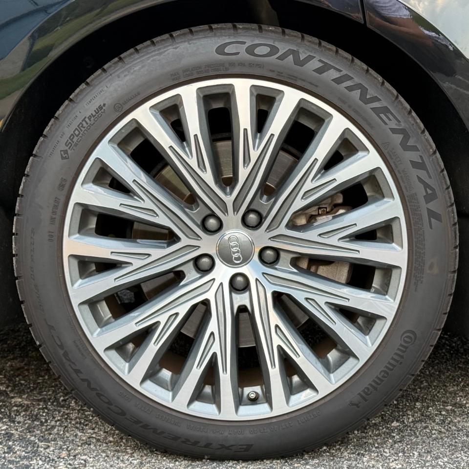 Audi A8 photo 38