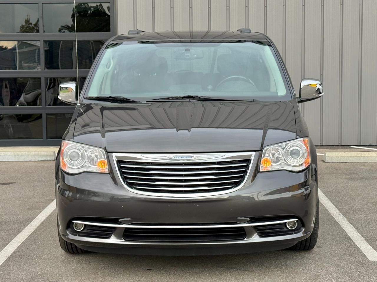 Chrysler Town & Country 4dr Wgn Limited Platinum 2016