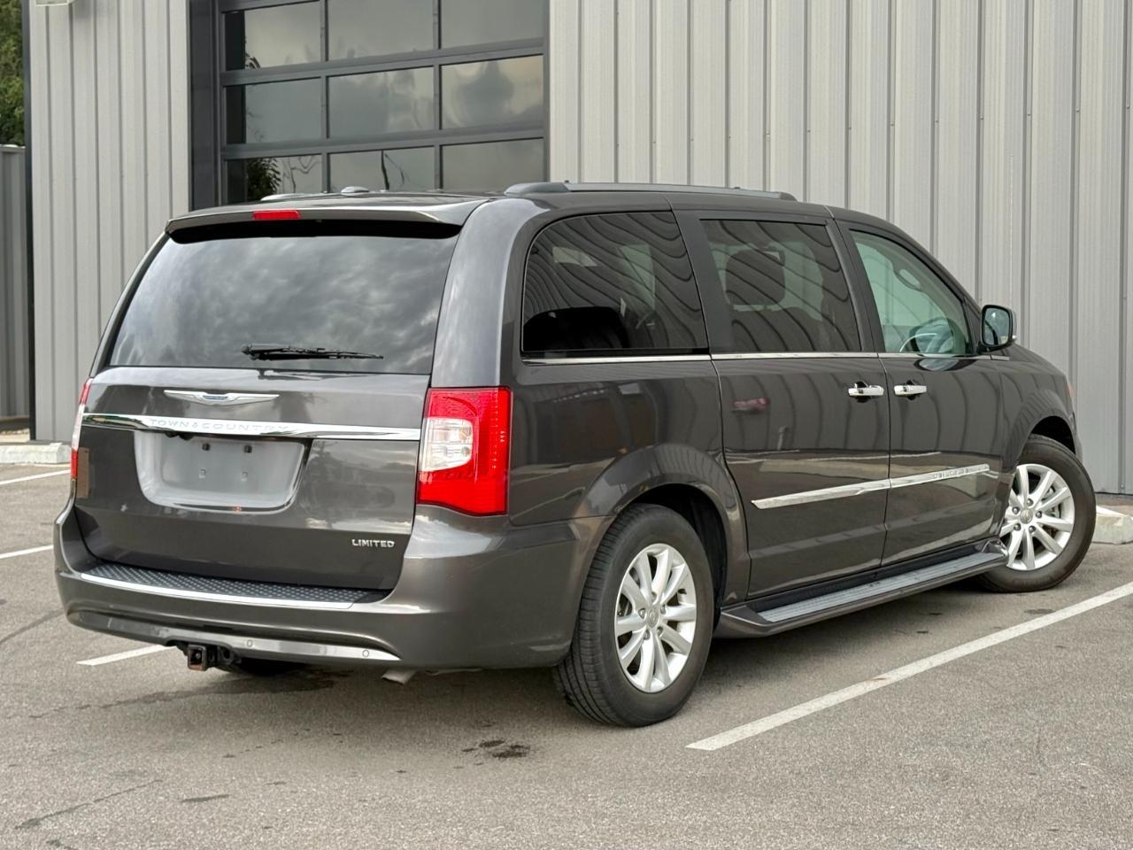 Chrysler Town & Country 4dr Wgn Limited Platinum 2016