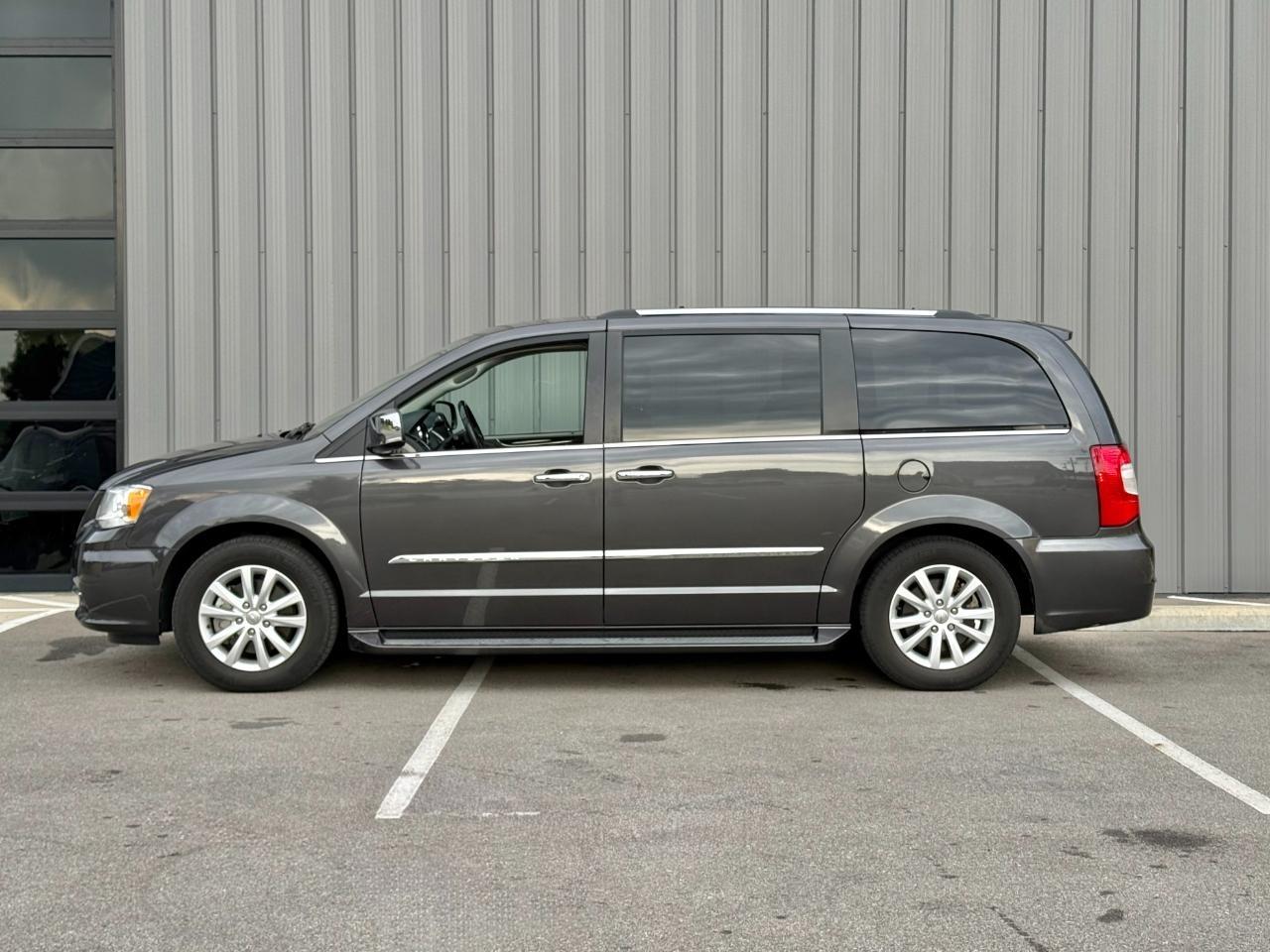 Chrysler Town & Country 4dr Wgn Limited Platinum 2016