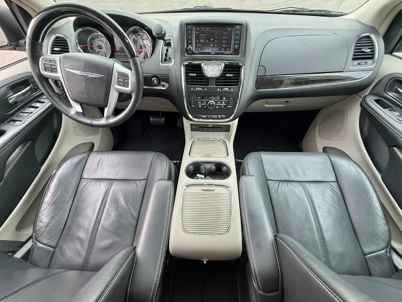 Chrysler Town & Country 4dr Wgn Limited Platinum 2016