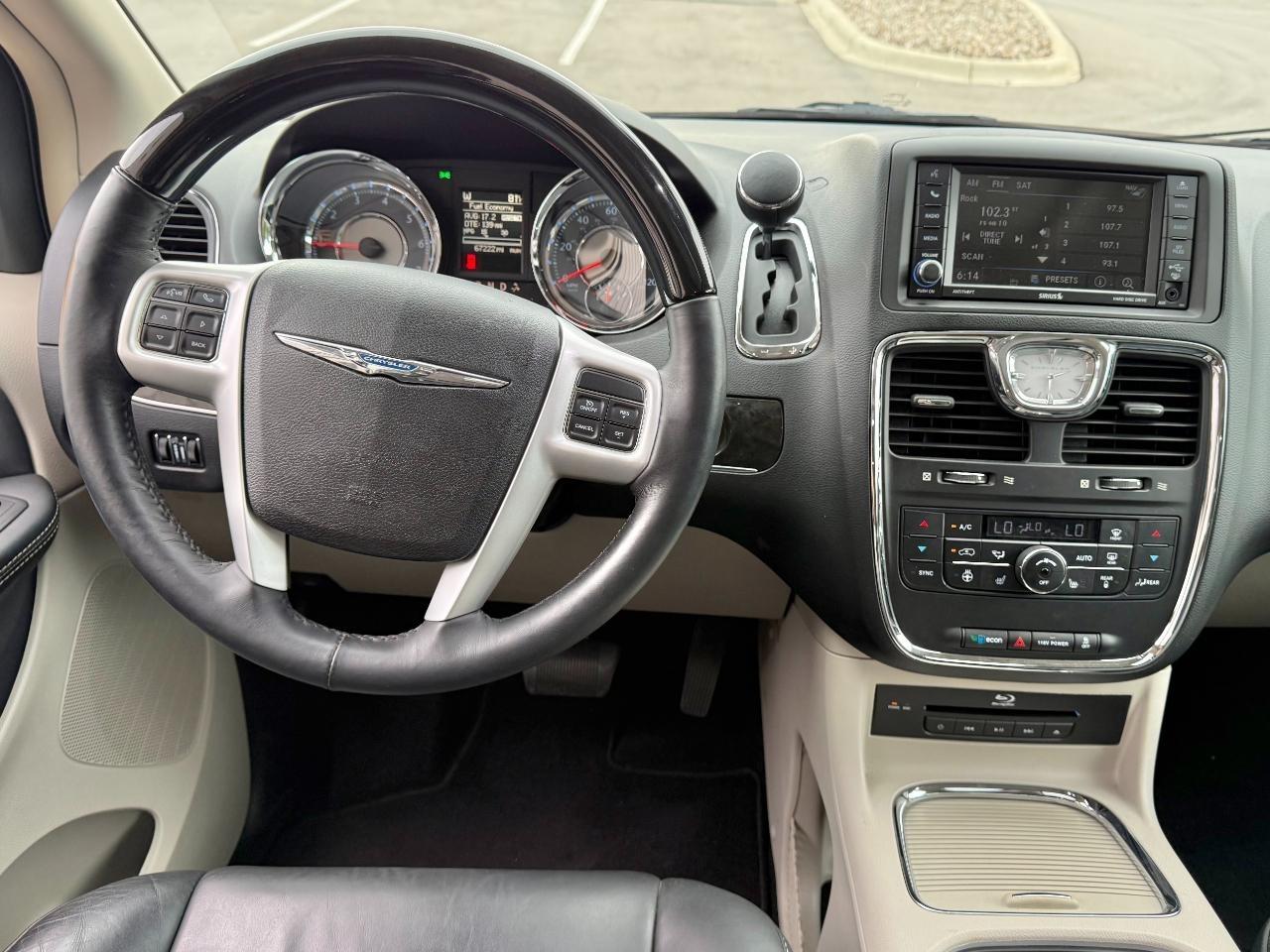 Chrysler Town & Country 4dr Wgn Limited Platinum 2016