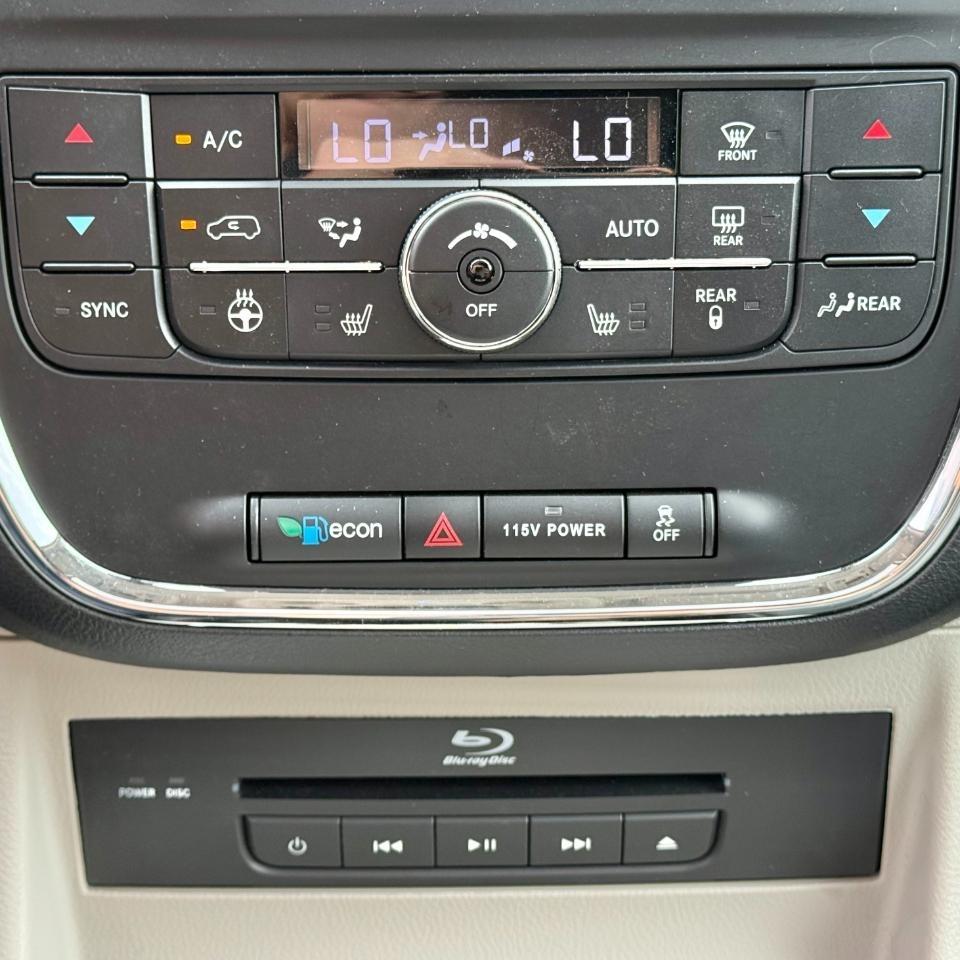 Chrysler Town & Country 4dr Wgn Limited Platinum 2016
