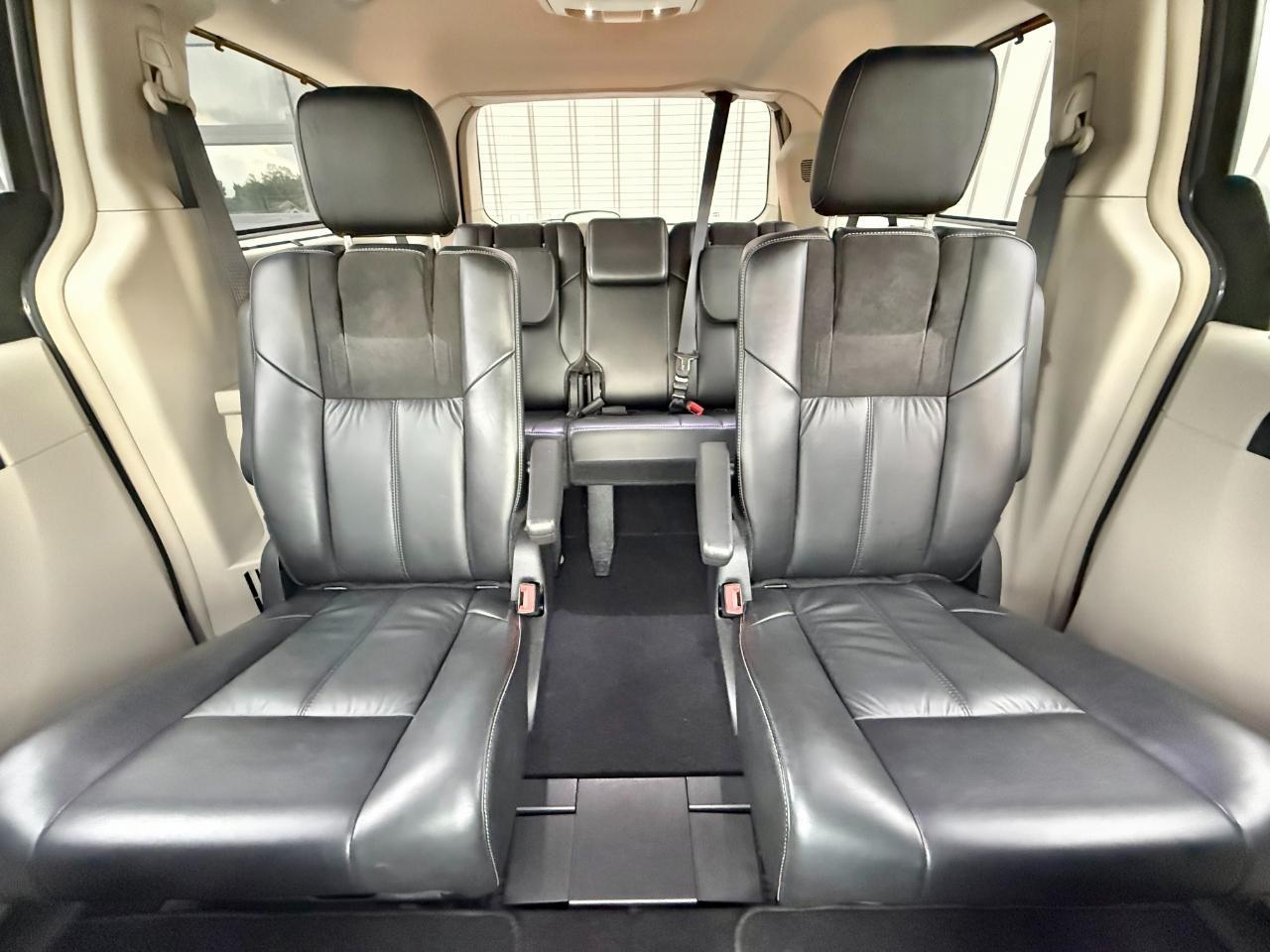 Chrysler Town & Country 4dr Wgn Limited Platinum 2016