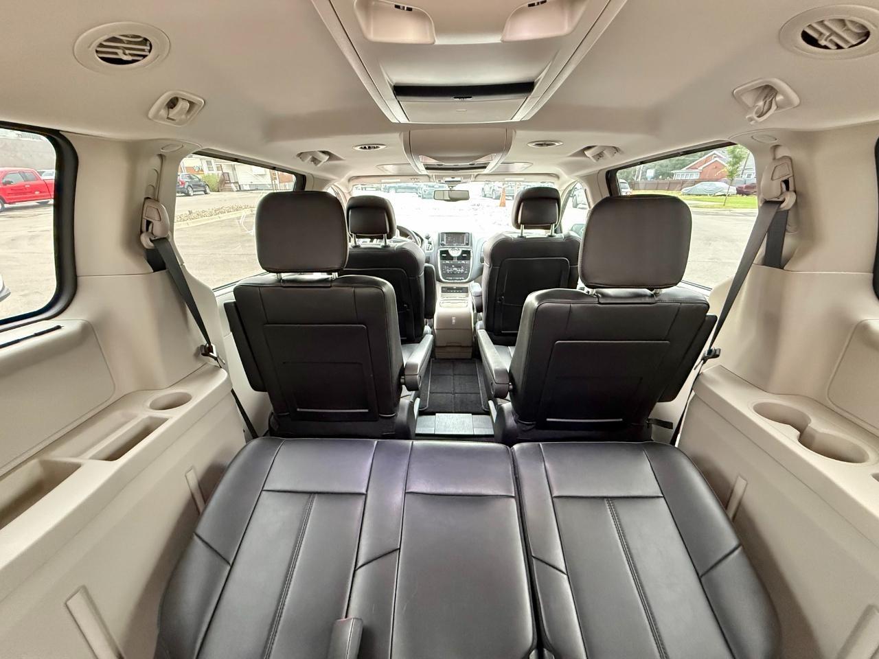 Chrysler Town & Country 4dr Wgn Limited Platinum 2016
