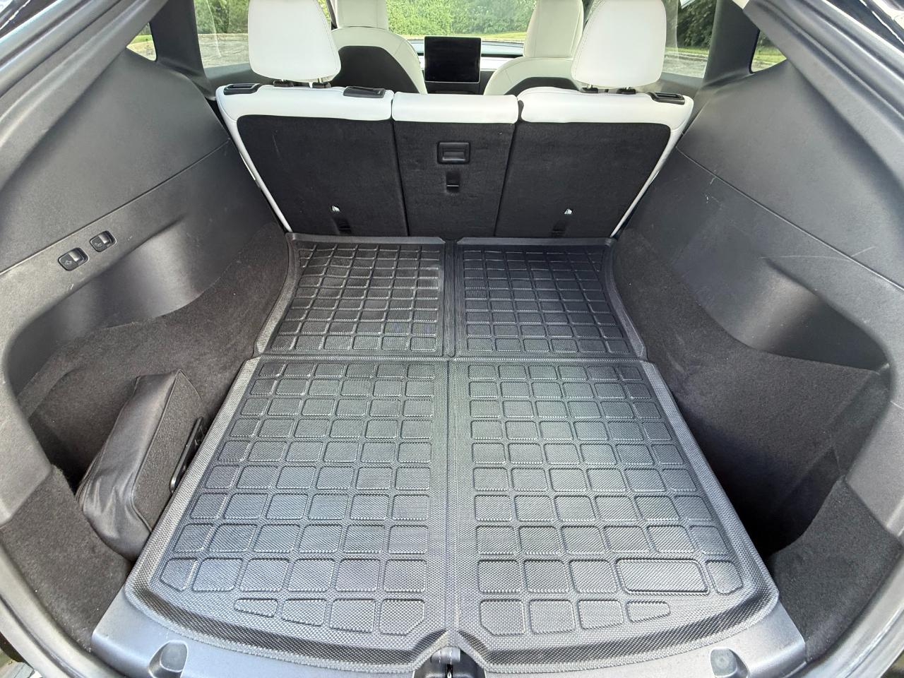 Tesla Model Y photo 14