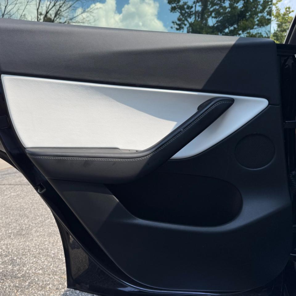 Tesla Model Y photo 17