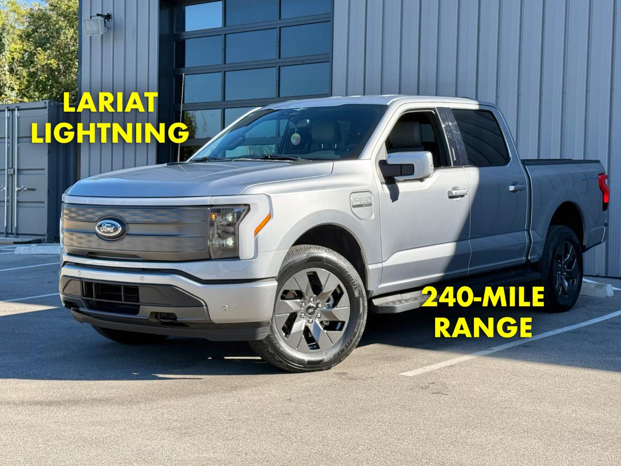2023 Ford F-150 Lightning LARIAT 4WD SuperCrew 5.5' Box
