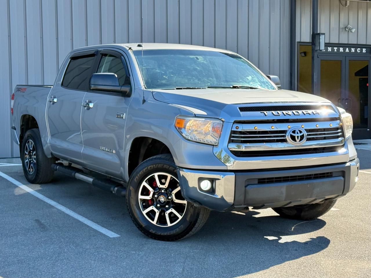 Toyota Tundra 4WD TRD Pro CrewMax 5.5' Bed 5.7L (Natl) 2017