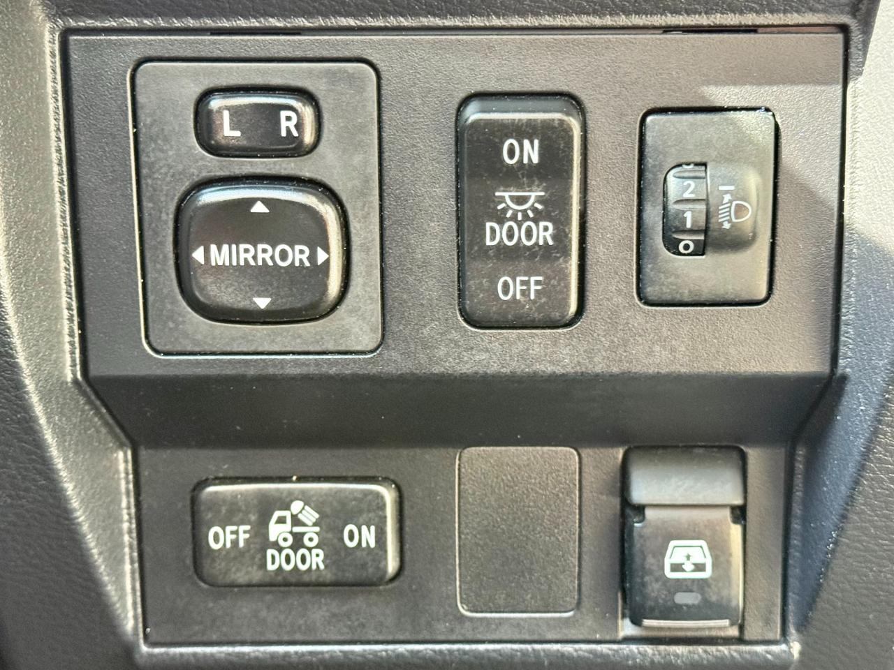 Toyota Tundra 4WD TRD Pro CrewMax 5.5' Bed 5.7L (Natl) 2017