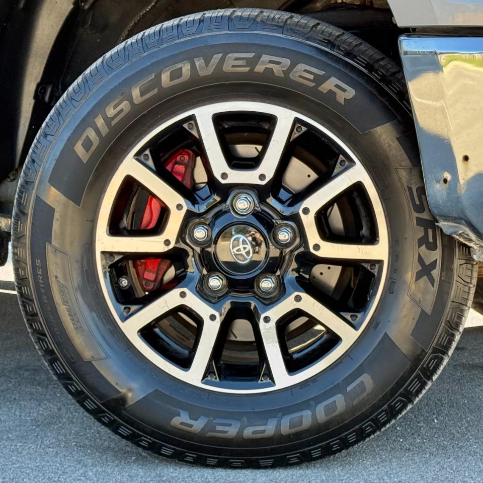 Toyota Tundra 4WD TRD Pro CrewMax 5.5' Bed 5.7L (Natl) 2017