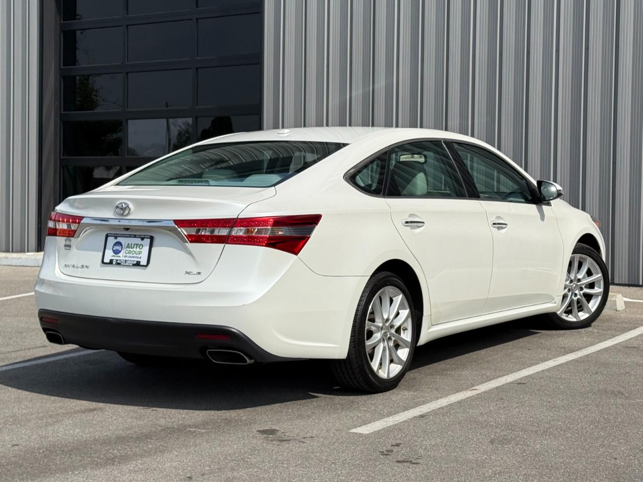 Toyota Avalon 4dr Sdn XLE Premium (Natl) 2013