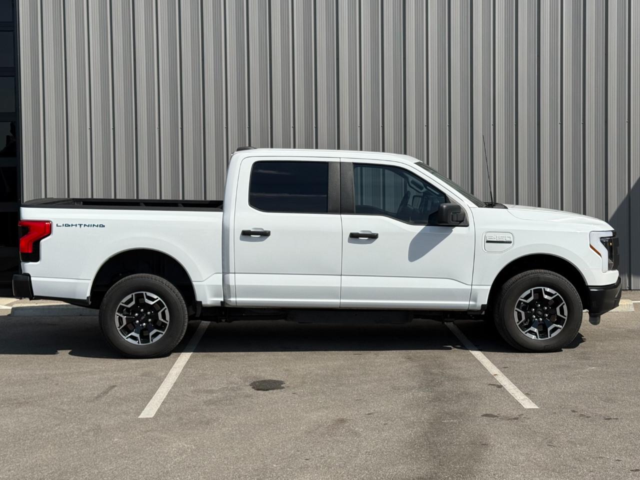 Ford F-150 Lightning Pro 4WD SuperCrew 5.5' Box 2023