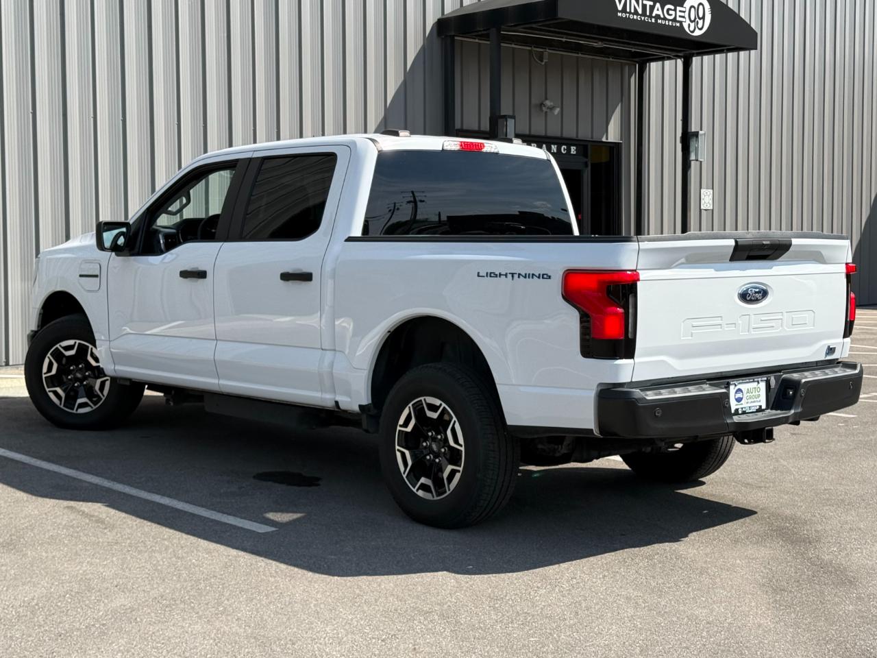 Ford F-150 Lightning Pro 4WD SuperCrew 5.5' Box 2023
