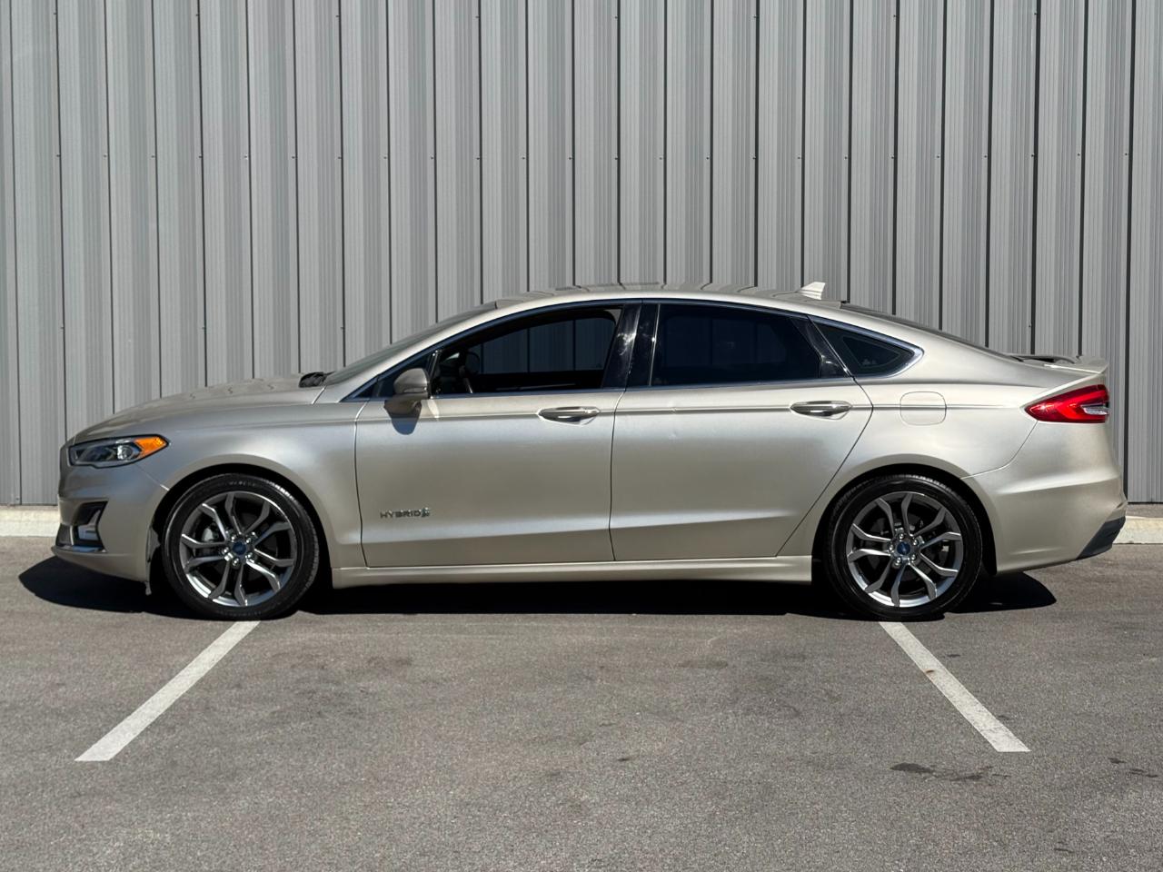 Ford Fusion Hybrid Titanium FWD 2019