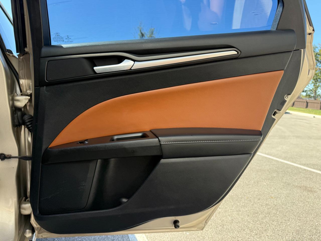 Ford Fusion Hybrid Titanium FWD 2019