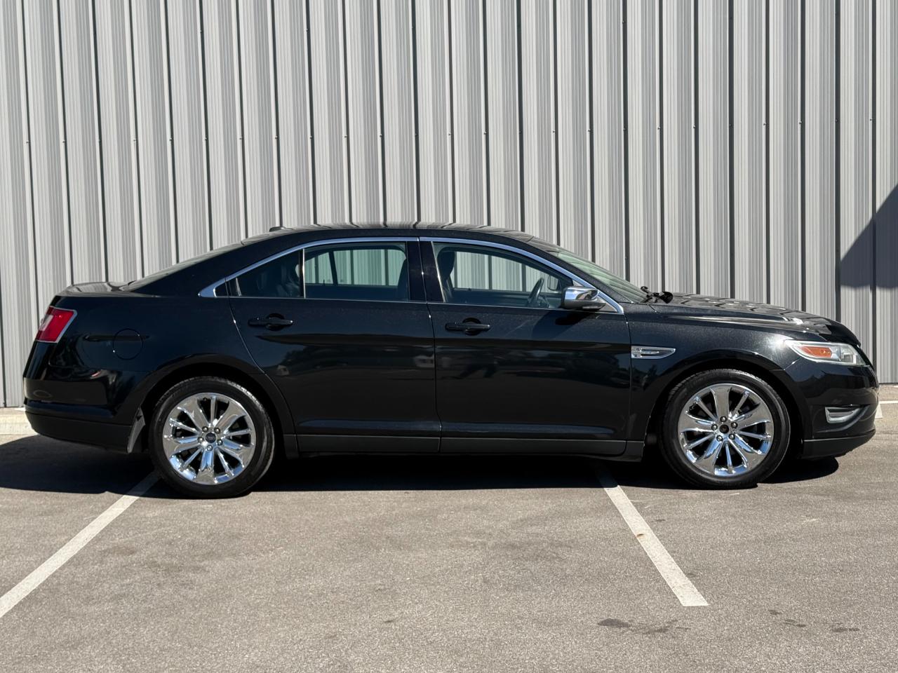 Ford Taurus 4dr Sdn Limited FWD 2011