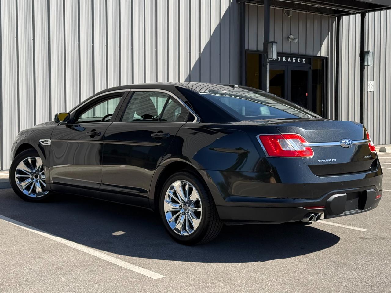 Ford Taurus 4dr Sdn Limited FWD 2011