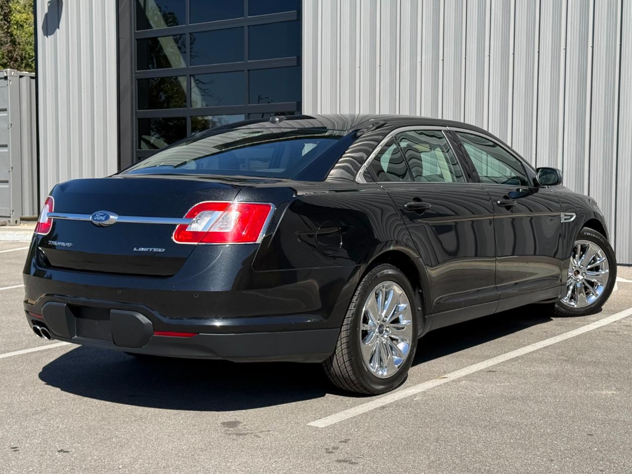 Ford Taurus 4dr Sdn Limited FWD 2011
