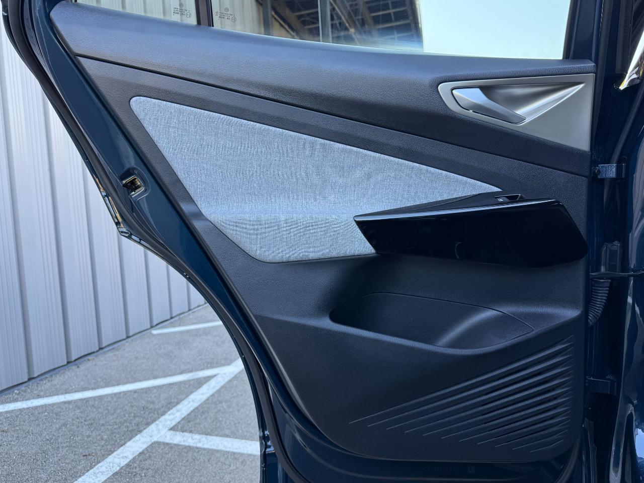 Volkswagen ID.4 Pro AWD w/SK On Battery 2023