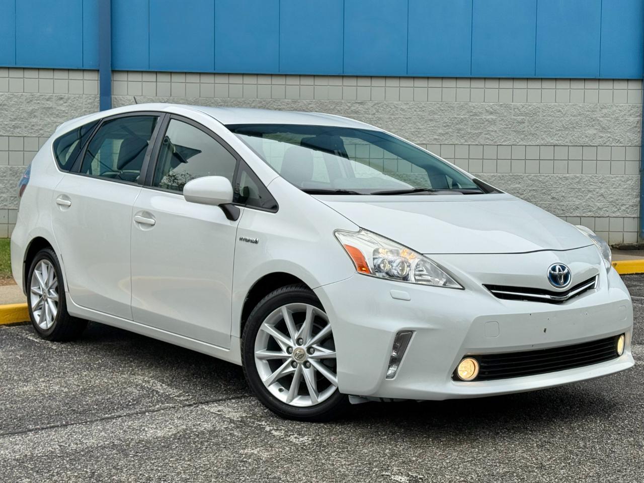 Toyota Prius V 5dr Wgn Three (Natl) 2013