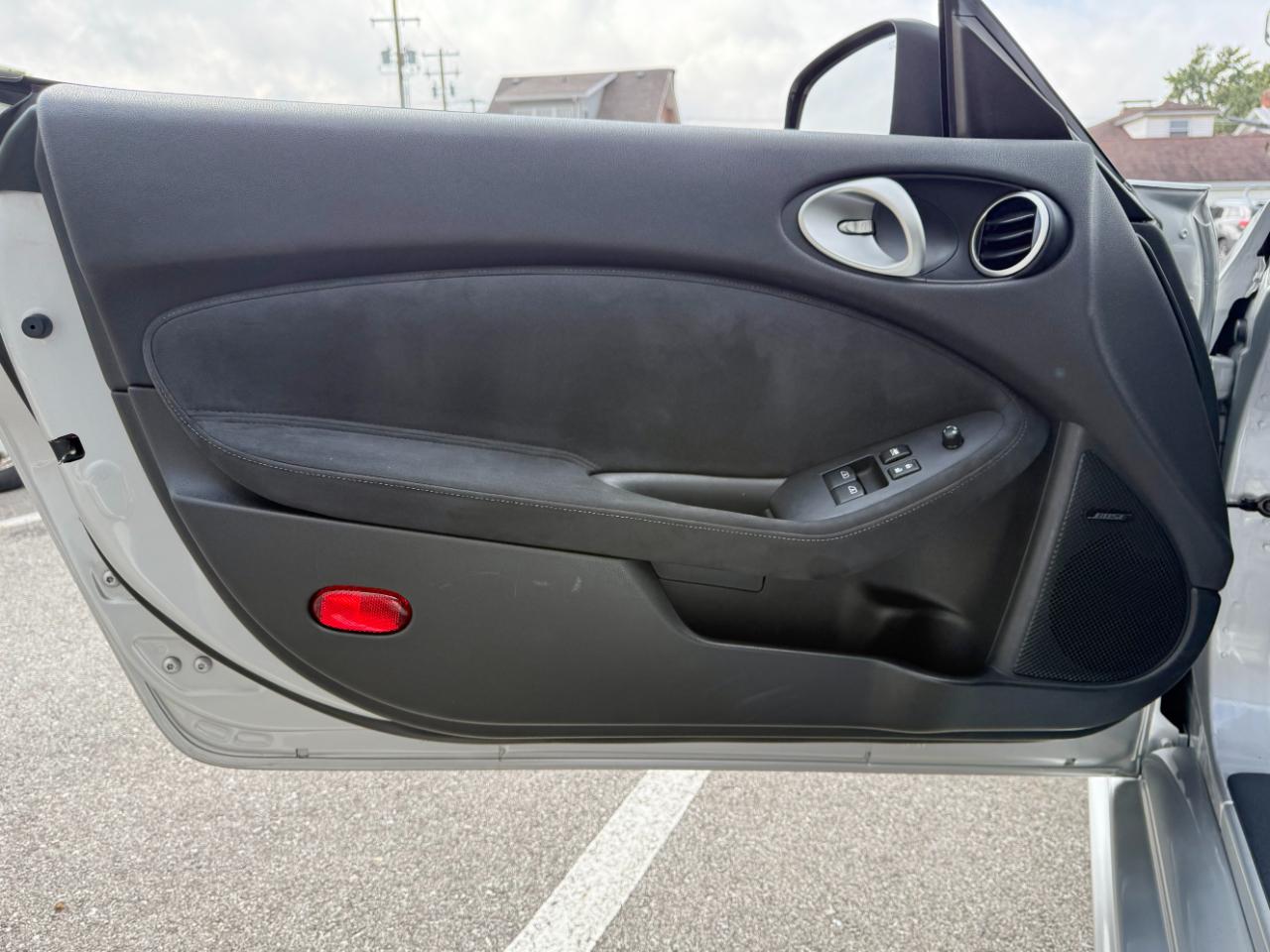 Nissan 370Z 2dr Cpe Auto Touring 2012