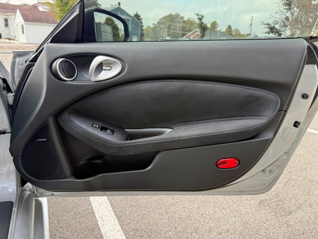 Nissan 370Z 2dr Cpe Auto Touring 2012
