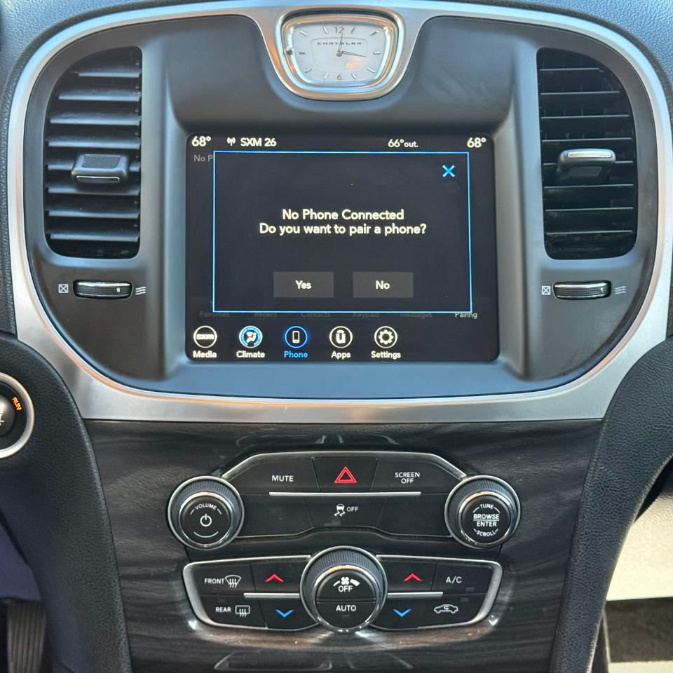Chrysler 300 Touring RWD 2021