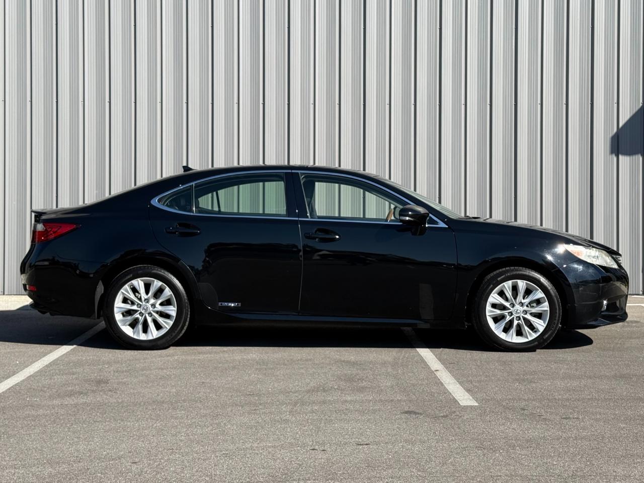 Lexus ES 300h 4dr Sdn Hybrid 2013