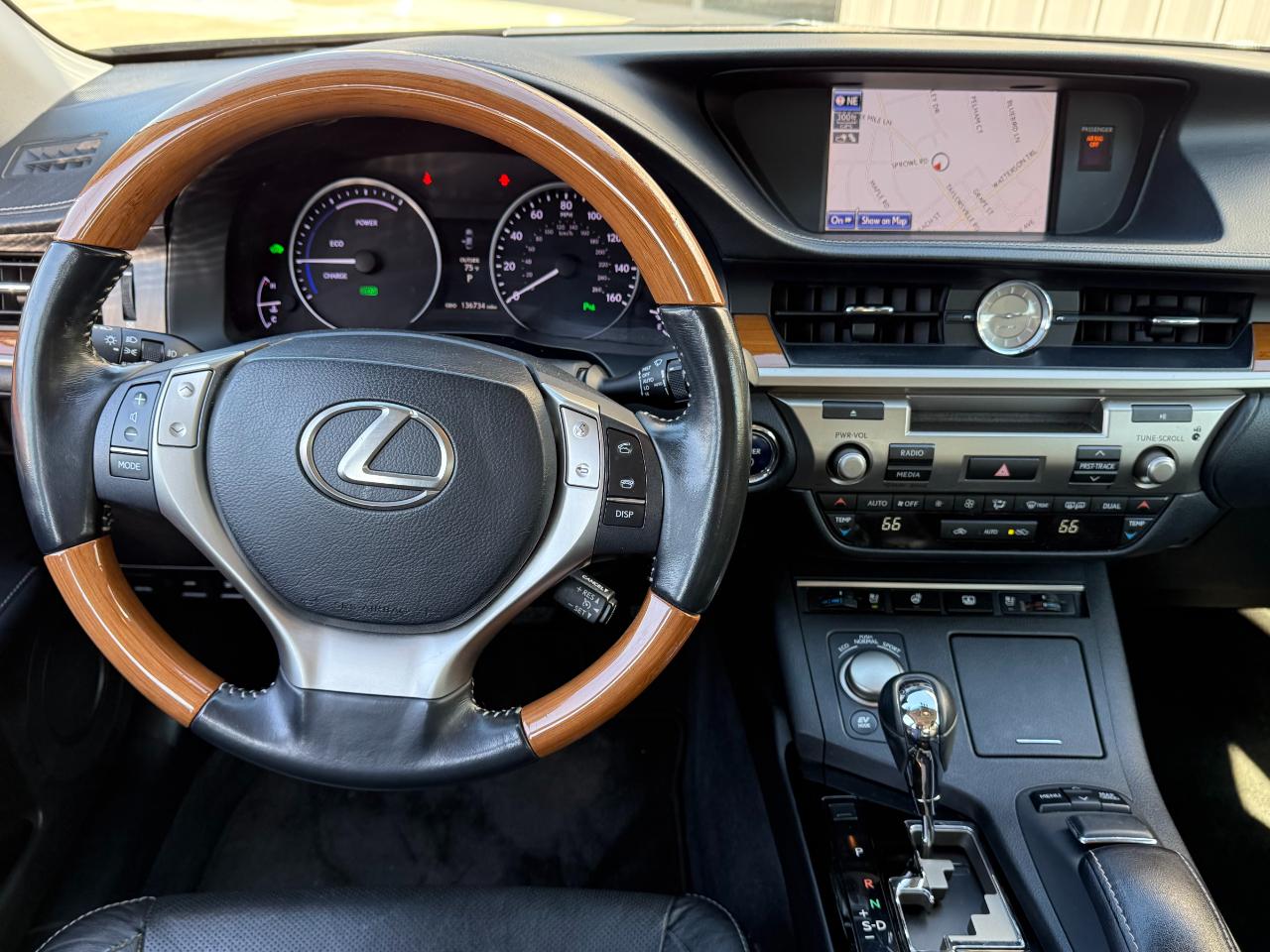 Lexus ES 300h 4dr Sdn Hybrid 2013