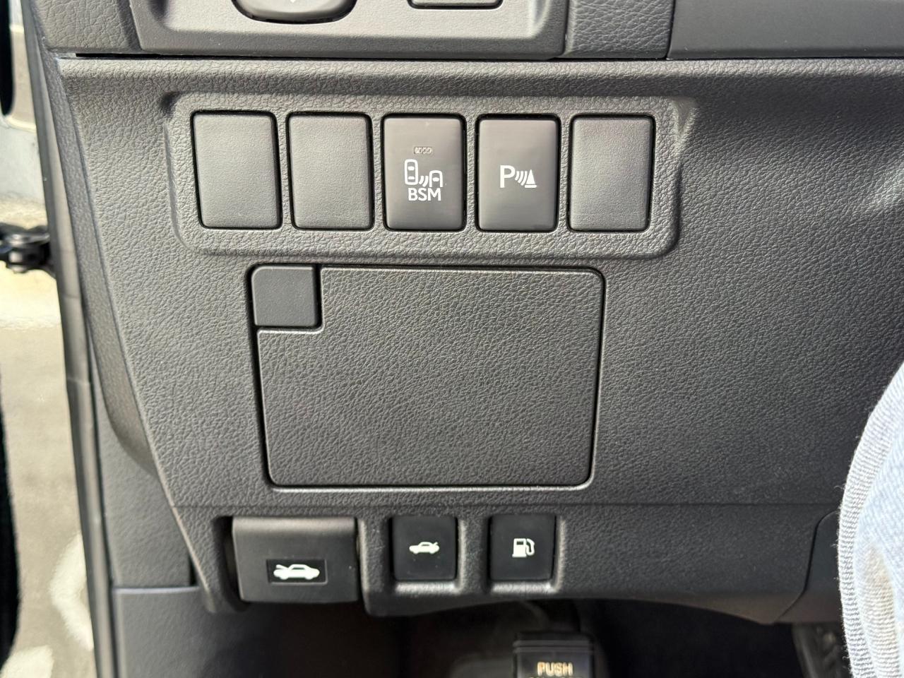 Lexus ES 300h 4dr Sdn Hybrid 2013