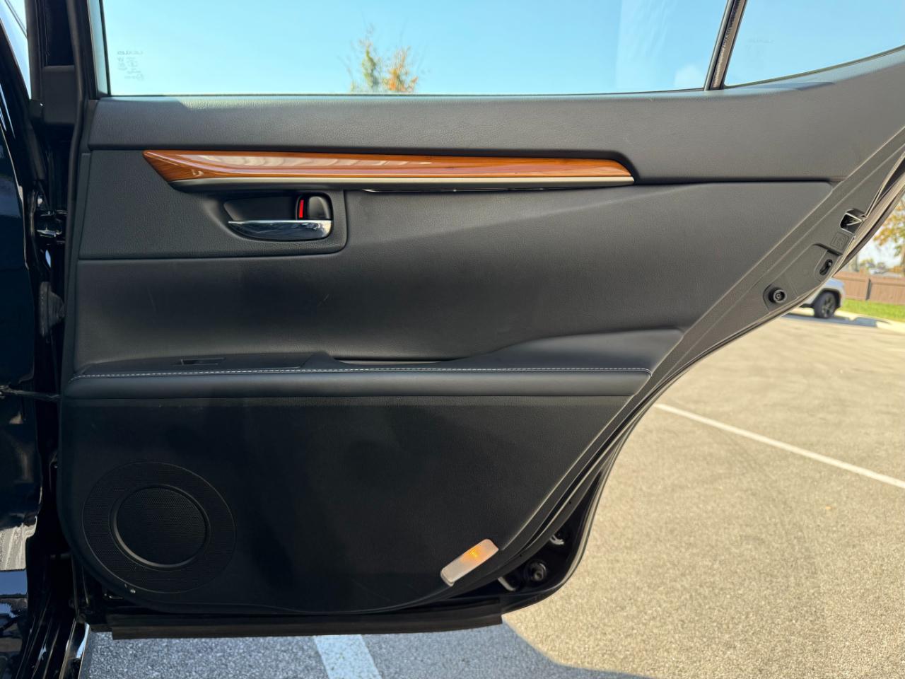 Lexus ES 300h 4dr Sdn Hybrid 2013