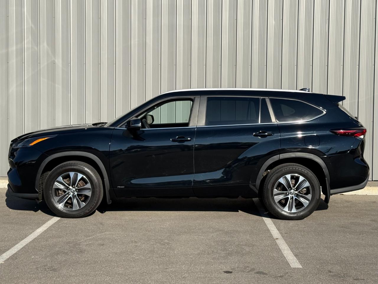 Toyota Highlander Hybrid XLE AWD (Natl) 2024