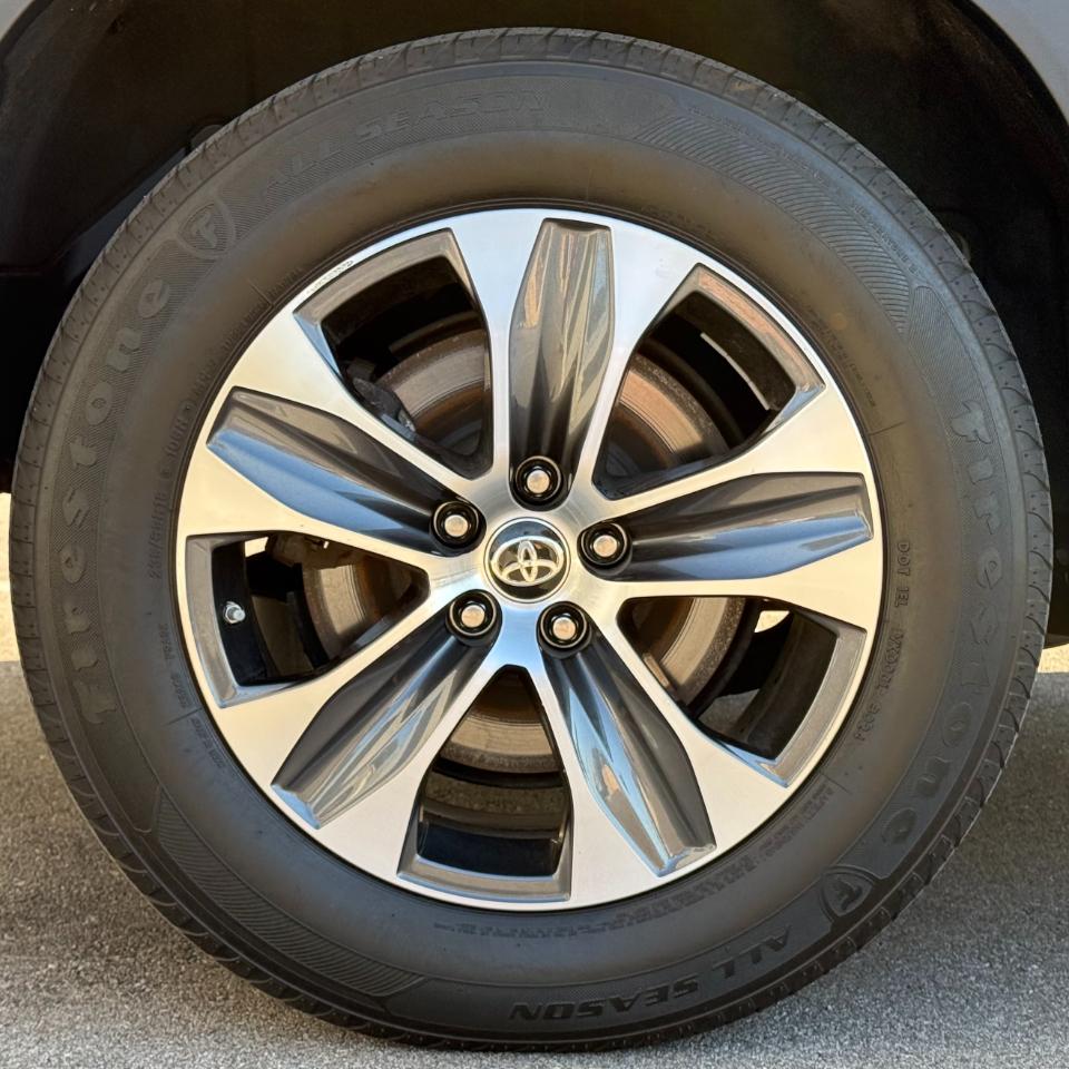 Toyota Highlander Hybrid XLE AWD (Natl) 2024
