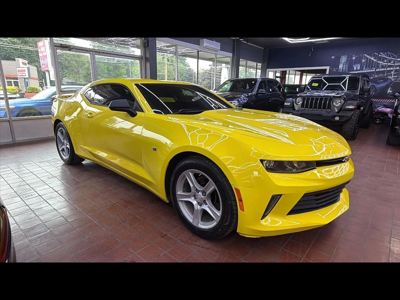 2017 Chevrolet Camaro 2dr Cpe 1LT
