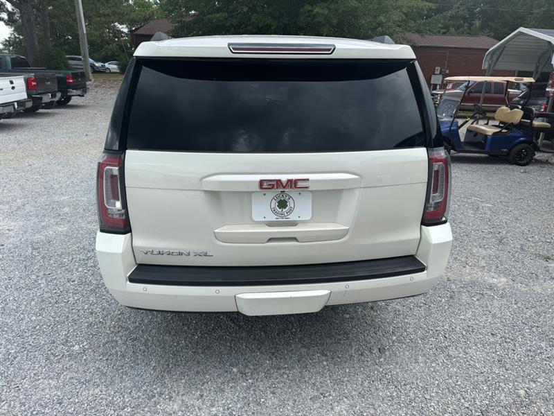 GMC Yukon XL SLT 1/2 Ton 4WD 2015