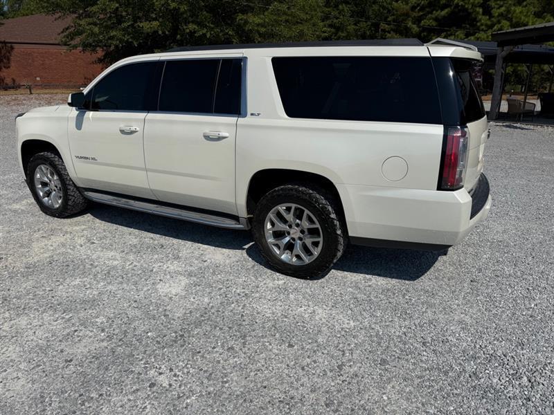 GMC Yukon XL SLT 1/2 Ton 4WD 2015
