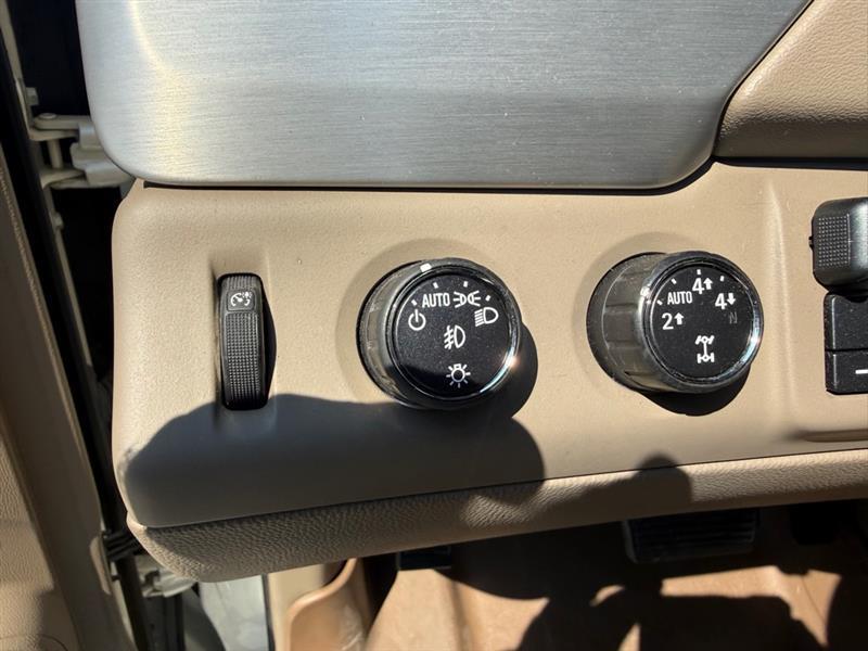 GMC Yukon XL SLT 1/2 Ton 4WD 2015