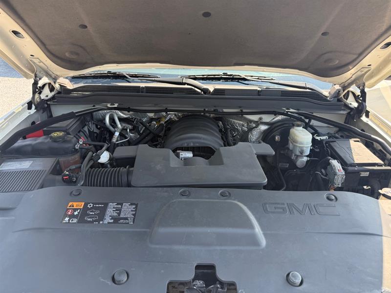 GMC Yukon XL SLT 1/2 Ton 4WD 2015