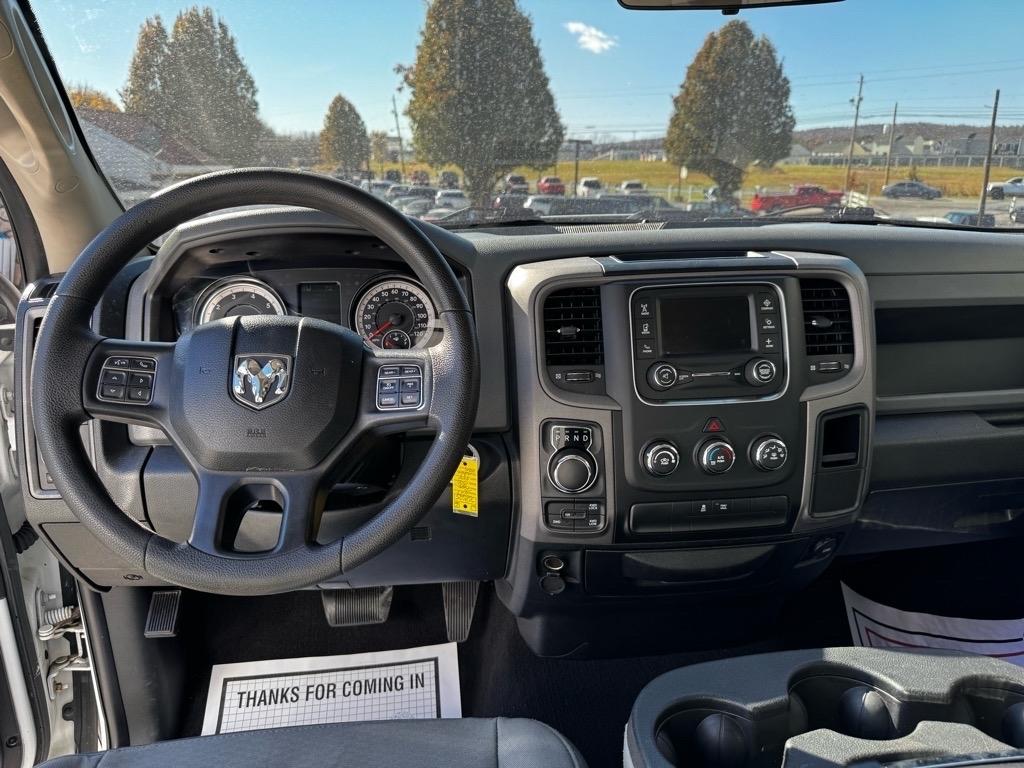 RAM 1500 Tradesman Quad Cab 4WD 2017