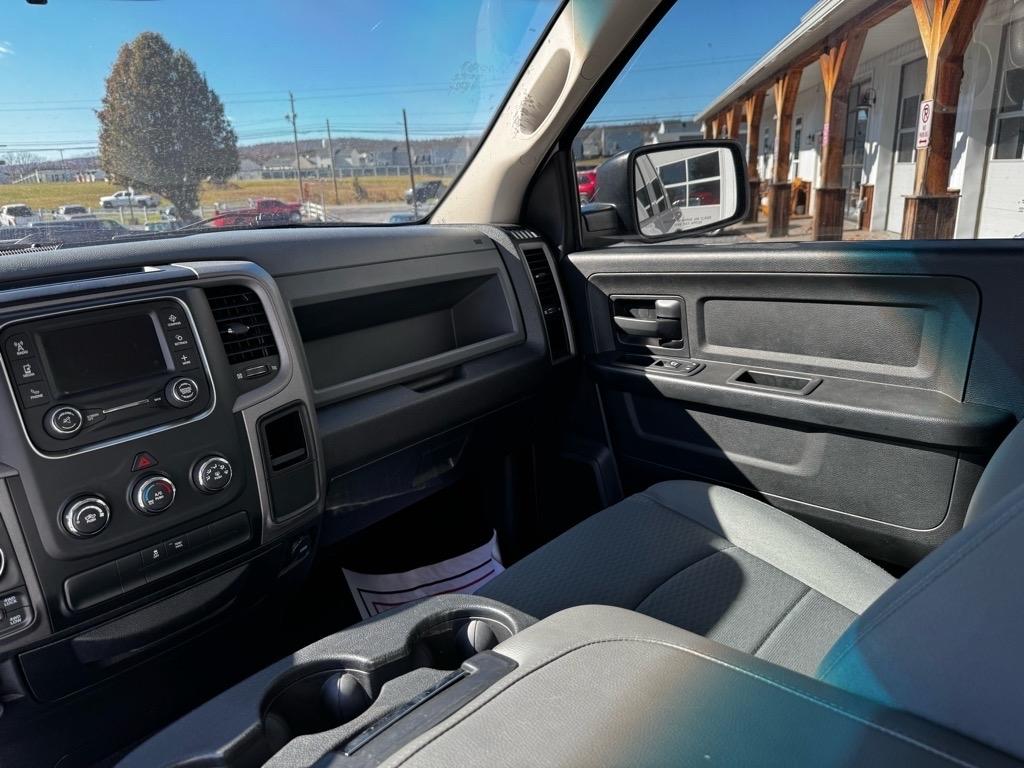 RAM 1500 Tradesman Quad Cab 4WD 2017