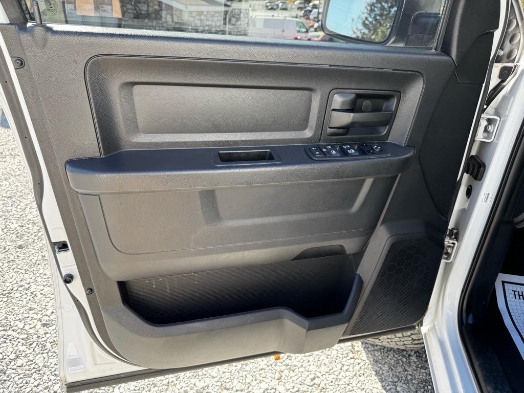 RAM 1500 Tradesman Quad Cab 4WD 2017