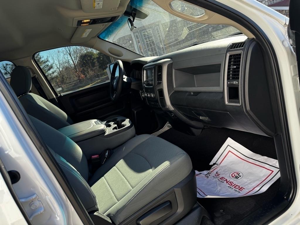 RAM 1500 Tradesman Quad Cab 4WD 2017
