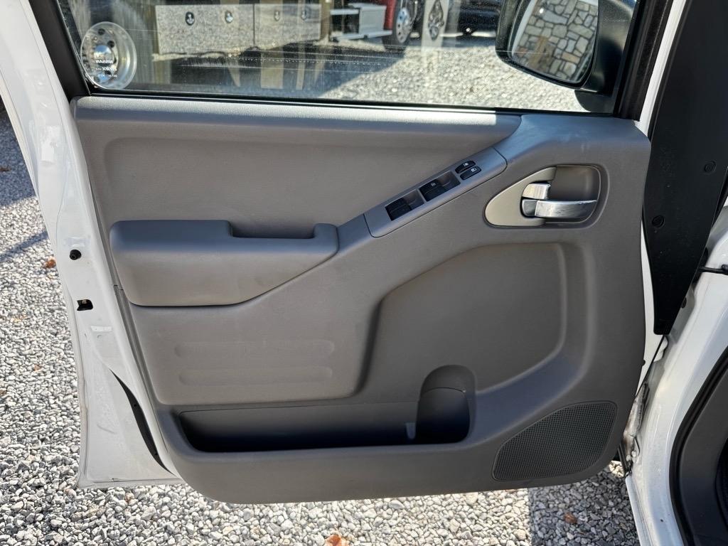 Nissan Frontier PRO-4X Crew Cab 5AT 4WD 2016