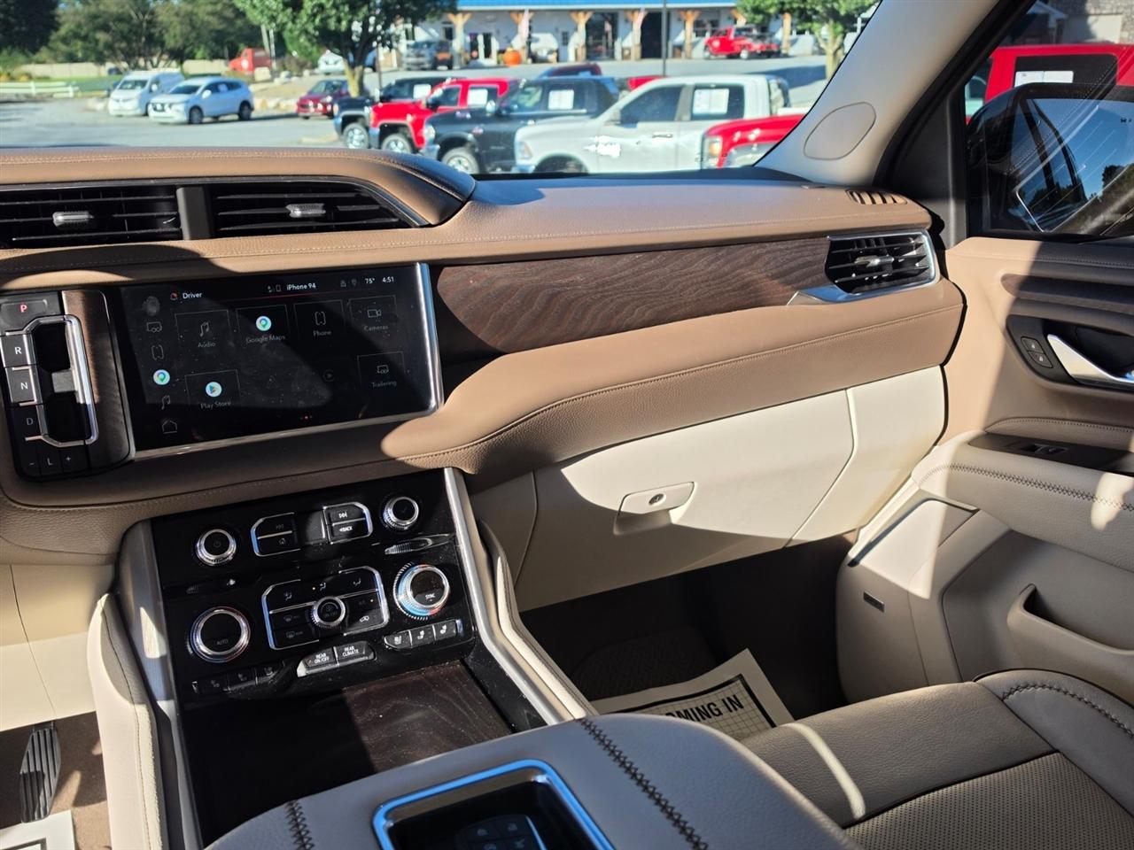 GMC Yukon XL Denali 4WD 2022