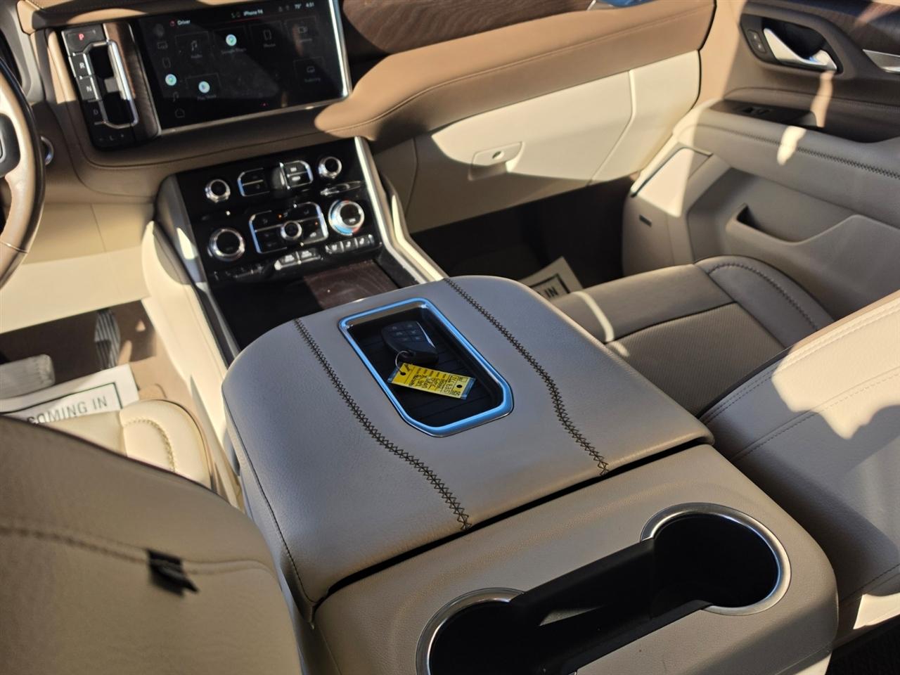 GMC Yukon XL Denali 4WD 2022