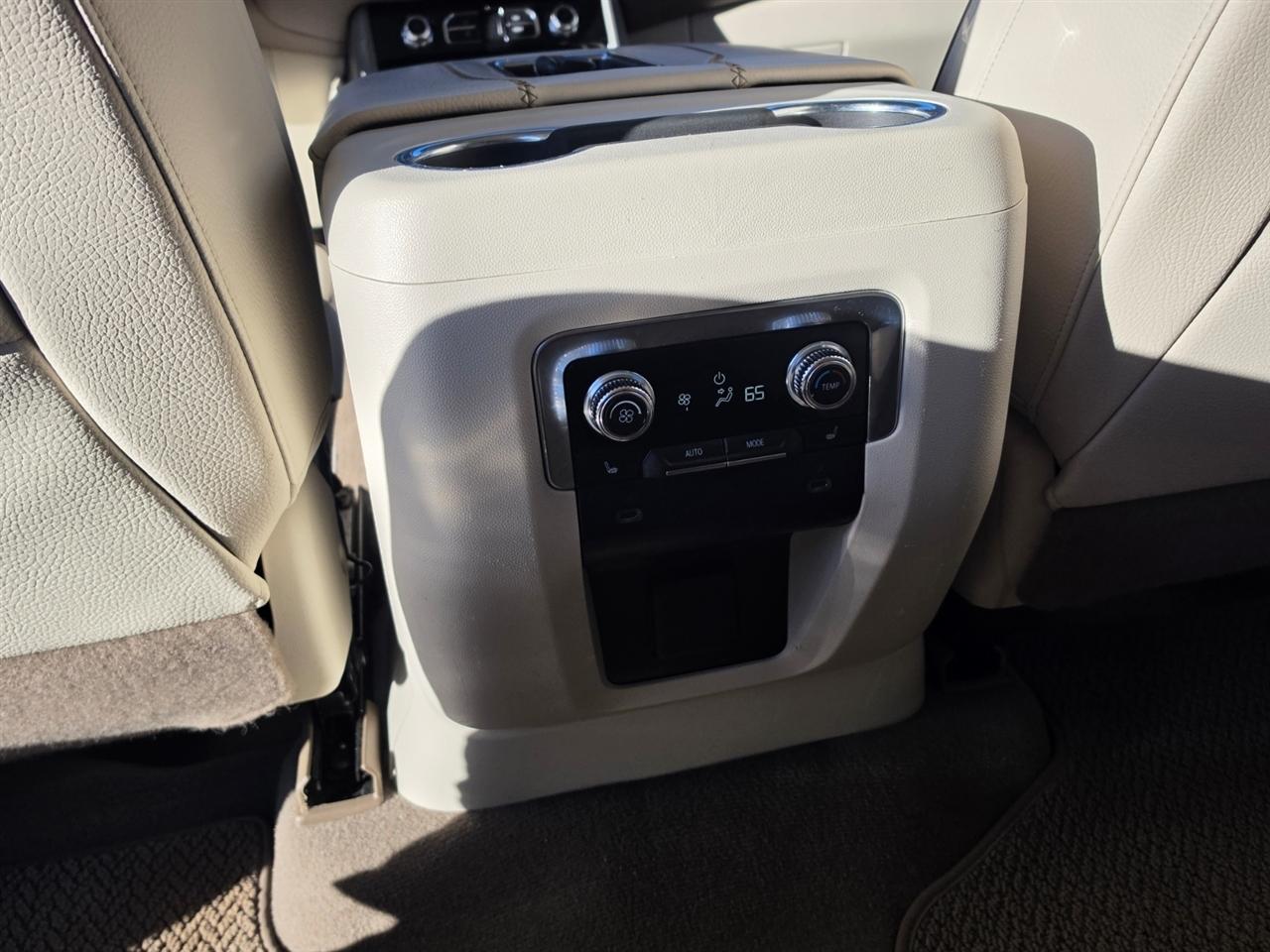 GMC Yukon XL Denali 4WD 2022