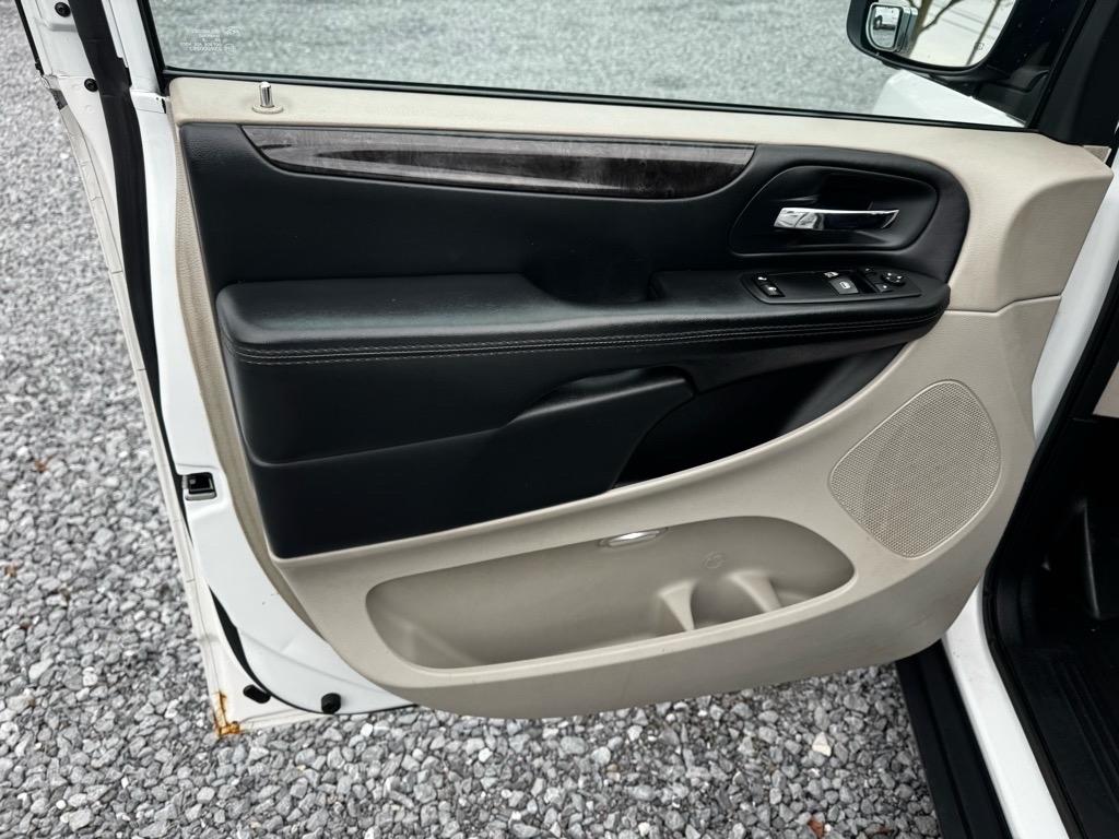 RAM Cargo Van Base 2015